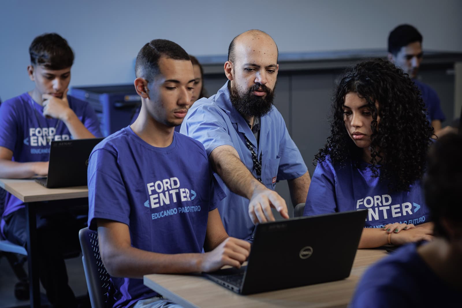 Falta de profissionais de tecnologia atinge 98% das empresas e acelera programas de formação. Foto: Divulgação