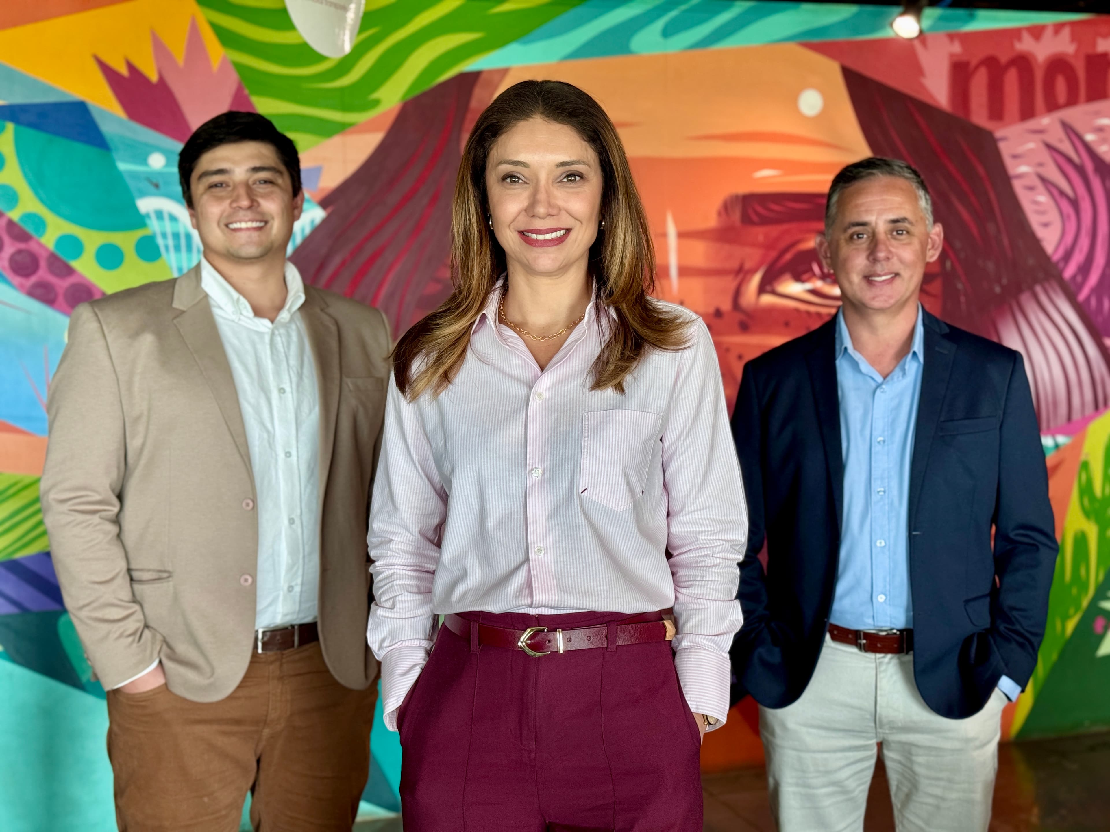 Rafael M. Nakamura (superintendente de Marketing e Vendas), Fabiana Castro (presidente) e Levilton Vilas Boas (superintendente de Operações). Divulgação/Montreal Viagens