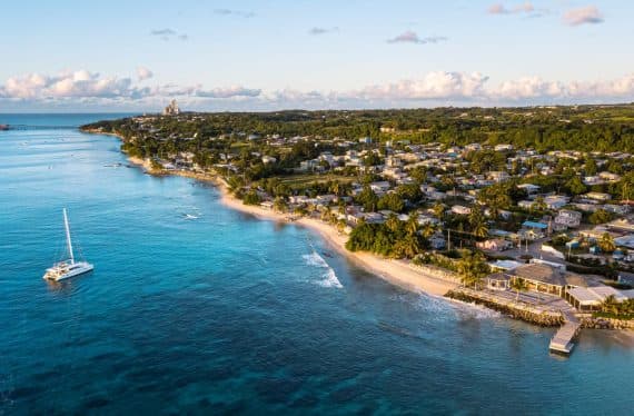 Barbados Welcome Stamp: ilha caribenha aposta em nômades digitais e amplia conectividade com Brasil