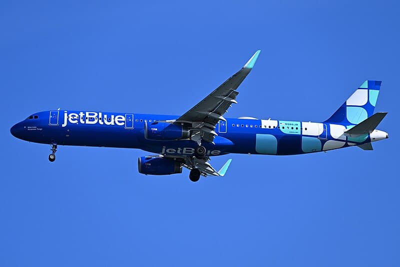 JetBlue investe em Wi-Fi via satélite da Amazon e promete conexão mais rápida em voos