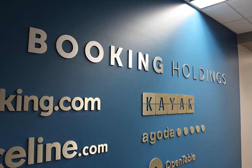 Booking integra IA da OpenAI e registra crescimento global