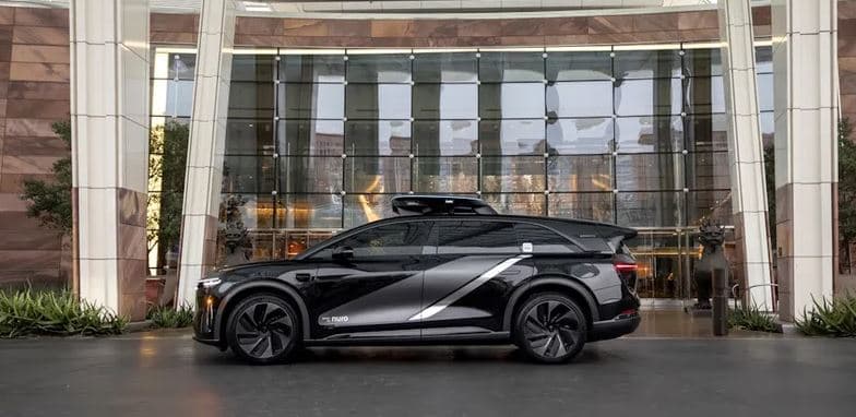 Uber, Nuro e Lucid iniciam testes de robotáxis em vias públicas
